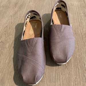Toms Classic Flats in Ash color